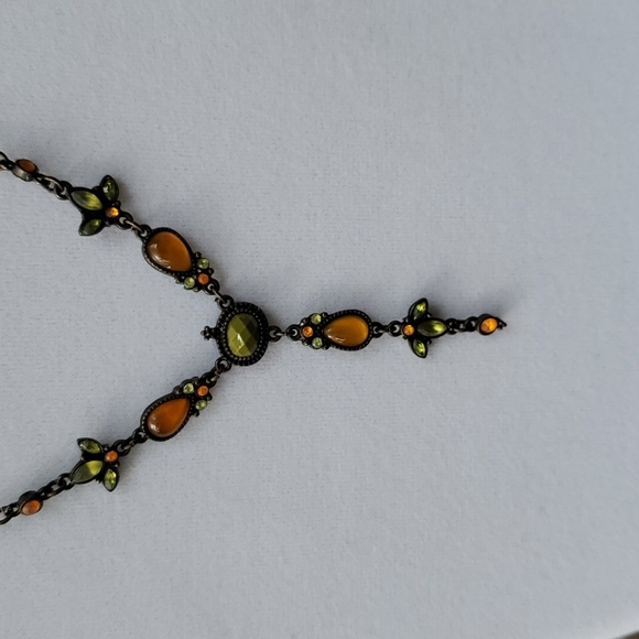 Vintage Avon green and topaz Y necklace and earrings set - Picture 3 of 5